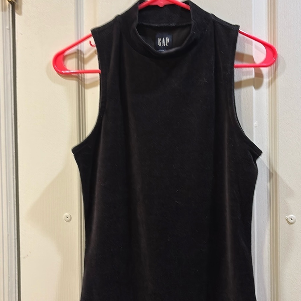 GAP NWTS..BLACK SLEEVELESS BODY SUIT BLACK VELOUR..SIZE SMALL..